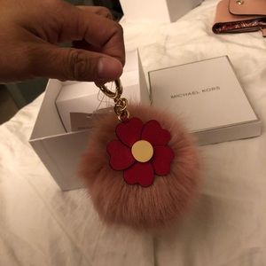 MICHAEL KORS POMPOM BAG CHARM
